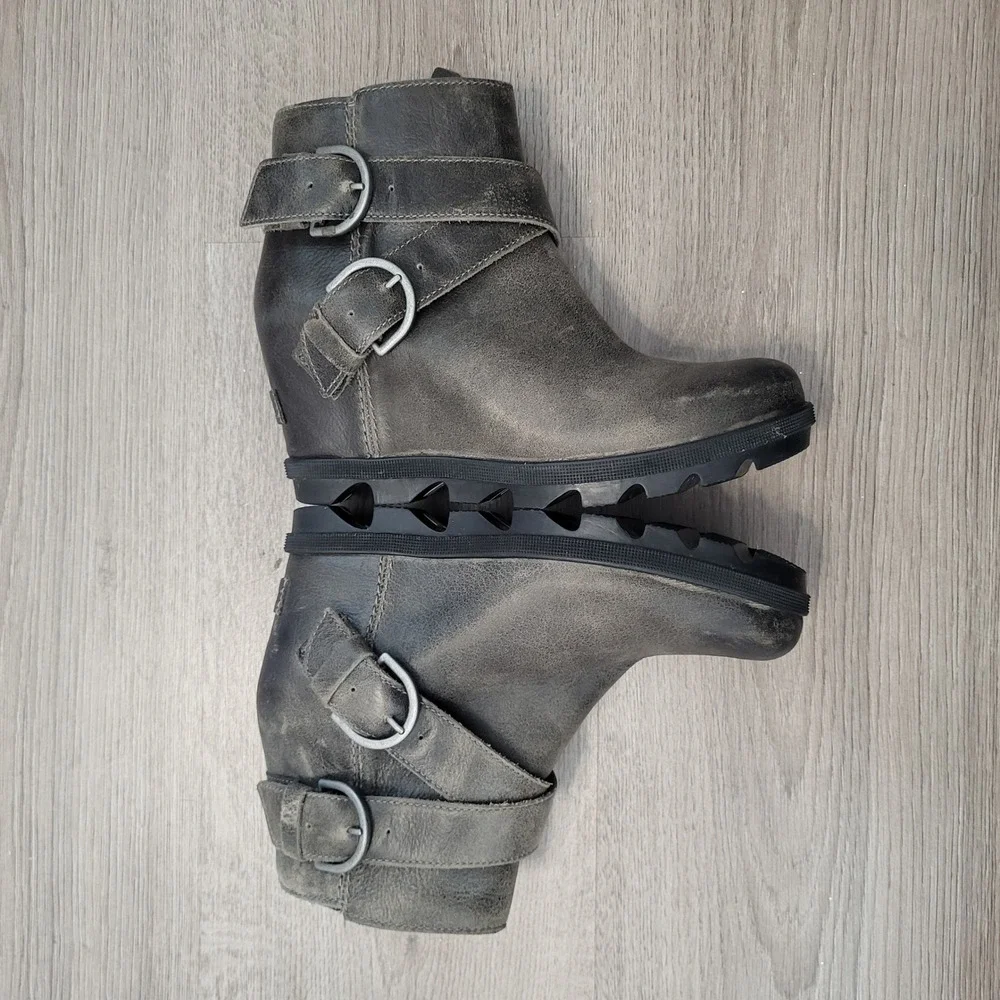 Sorel Joan of Artice Wedge Gray Leather Ankle Boots Buckle Lugged Womens 6.5